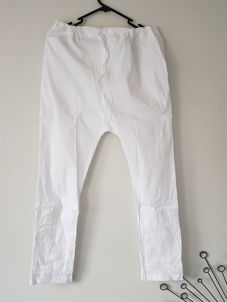 Women White Cotton Cigarette Leggings Pant