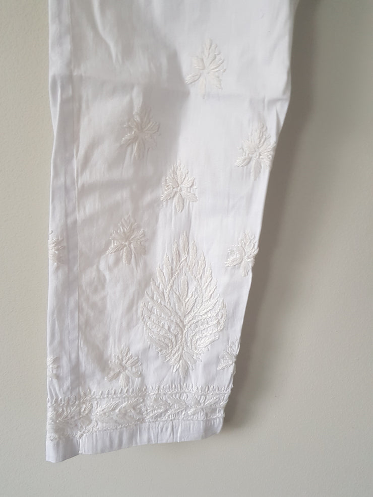 Women White Cotton Cigarette Leggings Pant