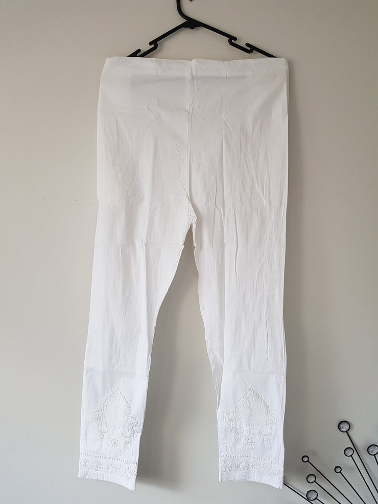 Women White Cotton Cigarette Leggings Pant